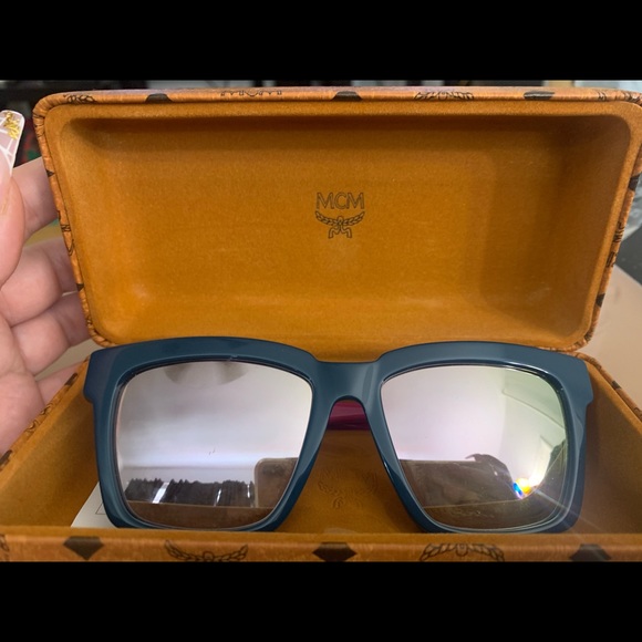 BNIB Gorgeous MCM Sunglasses - Picture 2 of 4